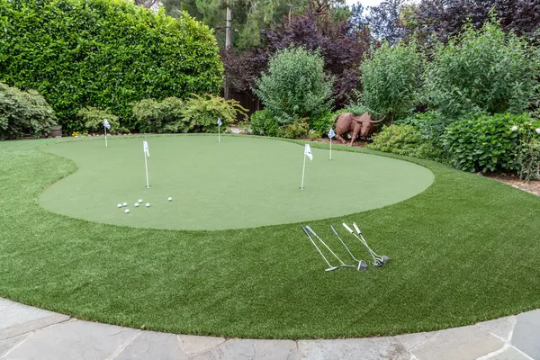 backyard putting green key considerations