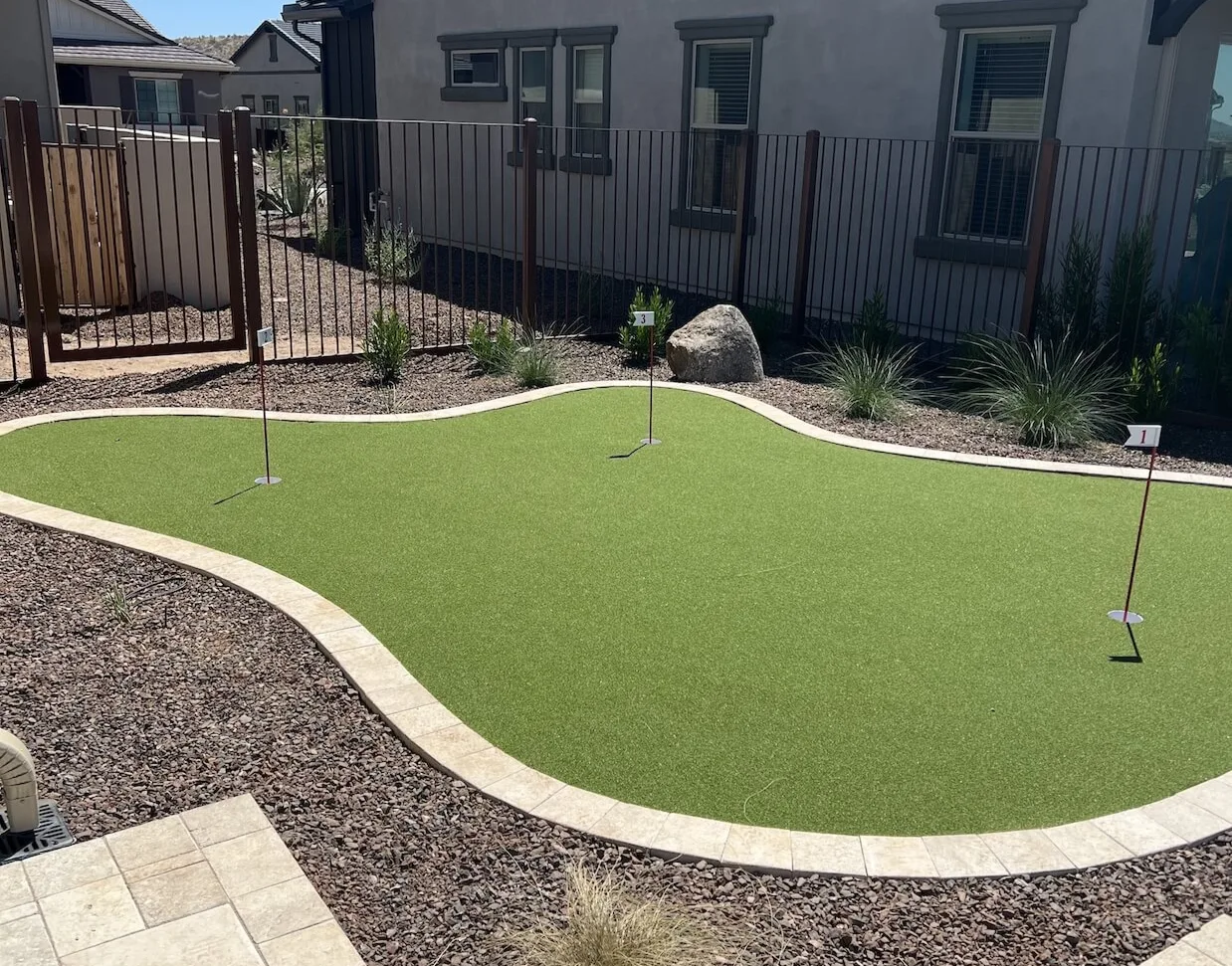 how big putting green should be